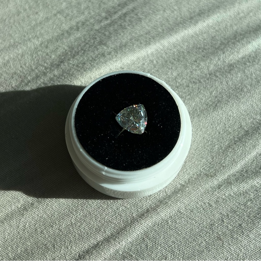 AUTHENTIC Moissanite Gemstone — Trillion 1.5 CT GH (Near-Colorless)
